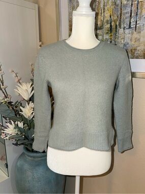 Rachel Zoe women’s Crewneck cashmere Sweater in Sage Green